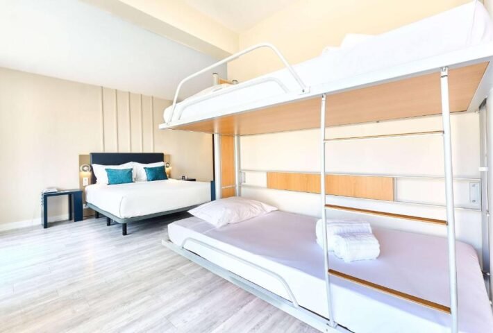 TRYP LISBON CAPARICA MAR  HOTEL