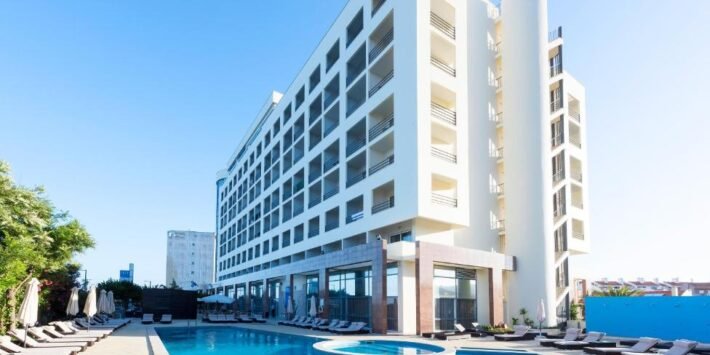 TRYP LISBON CAPARICA MAR  HOTEL